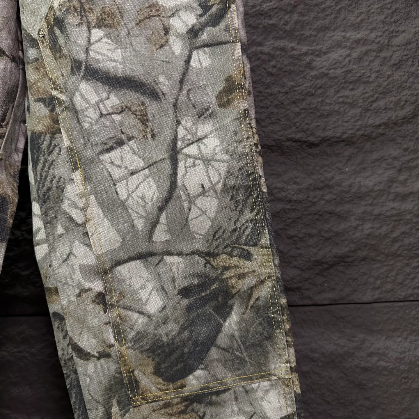 Carhartt 2026 New Arrival 3D Digital Printed Dead Tree Retro Work Wear Logging Couple Loose Jeans High Version High Version Top Ceiling Quality Styles with different washed textures, very friendly to people with thin legs and thick legs. The straight version is very flattering to the leg shape. Moderate length that never goes out of style, easy to match with casual, basic styling for various styles, a must-have in the wardrobe! The fabric is stiff but also makes the upper body soft without losing texture. The washing process is even more perfect. It is a must-have item for everyone! ! ! Washed wheat, hang tag, pants label, three complete labels Color: Picture color Size: 28, 30, 32, 34, 36 (five sizes)